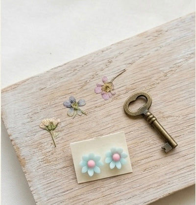 Pastel Daisy Stud Earrings – Cute Floral Resin Earrings