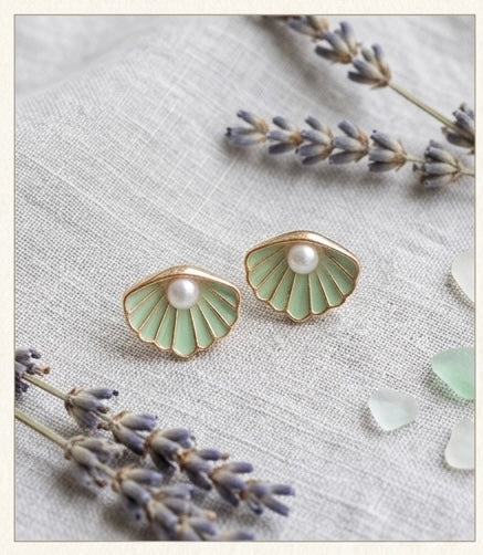 Elegant Sea Shell Pearl Stud Earrings